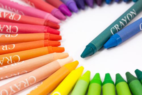 Free A vibrant semi-circle display of colorful crayons on a white background. Stock Photo