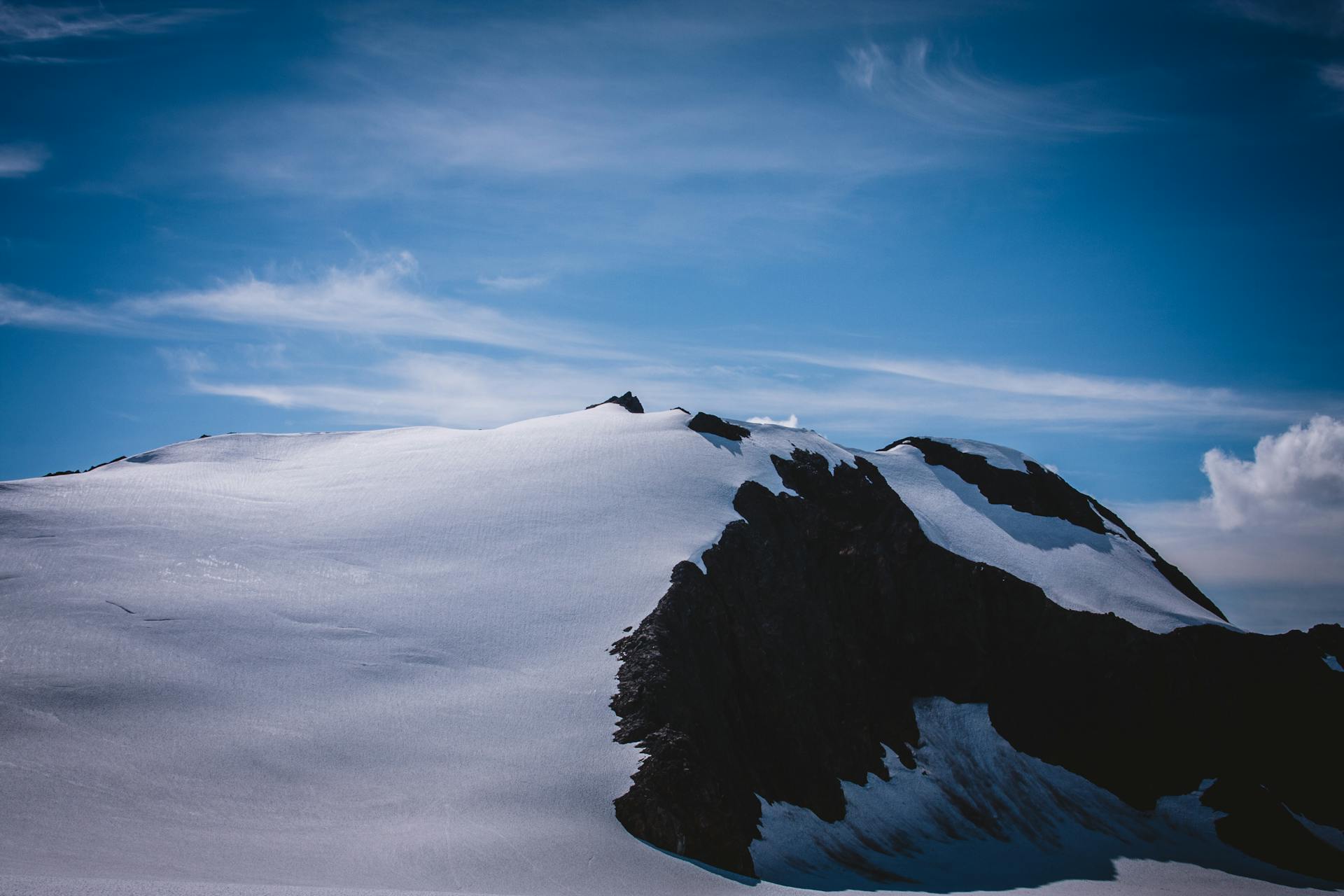 Snowy Alaskan Ridge Under a Clear Blue Sky