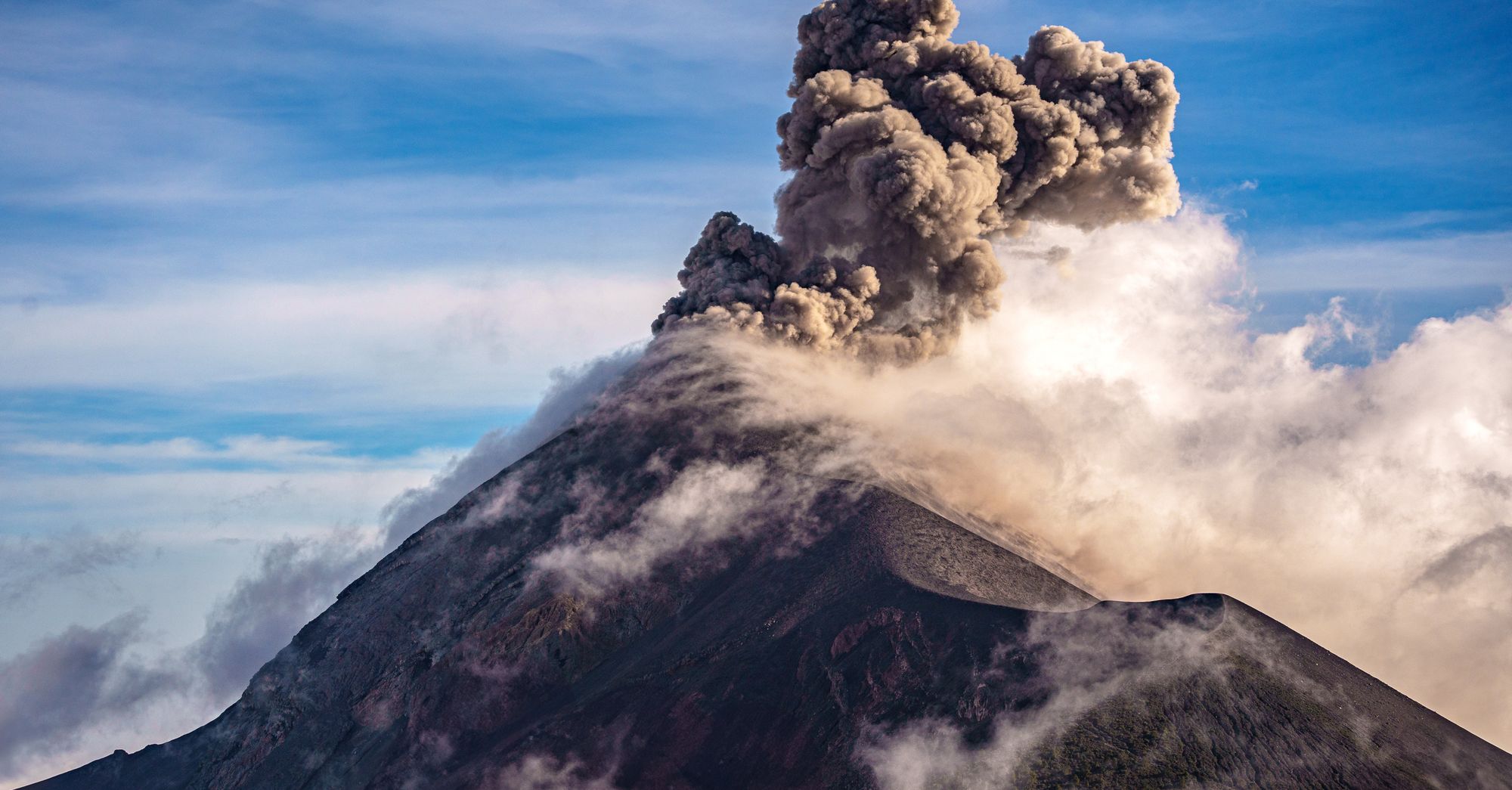 Anak Krakatau Eruption Closes Eight Indonesian Airports, Strands 170,000