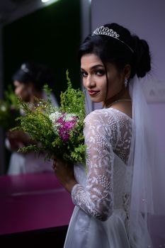 Stunning portrait of a bride holding a bouquet, showcasing elegance and beauty.