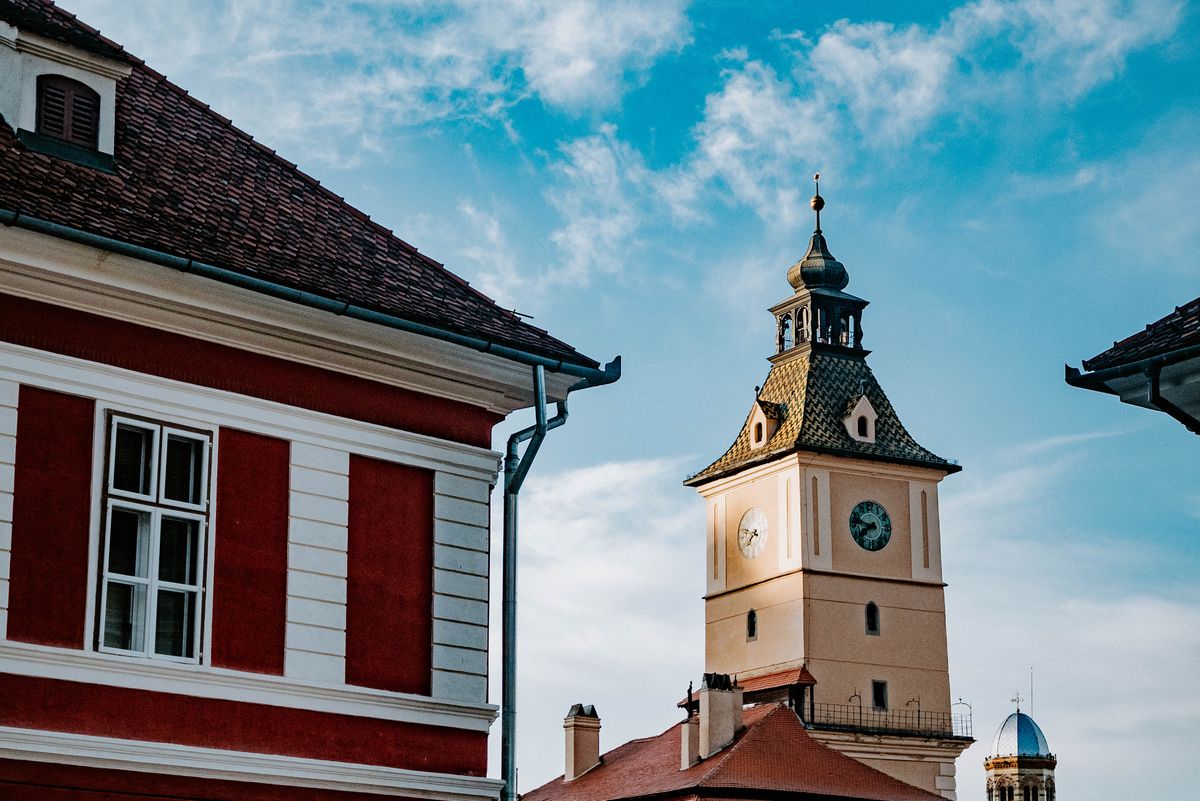 Casa Sfatului cu turnul cu ceas, in Piata Sfatului