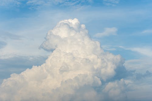 Darmowe zdjęcie z galerii z biała chmura