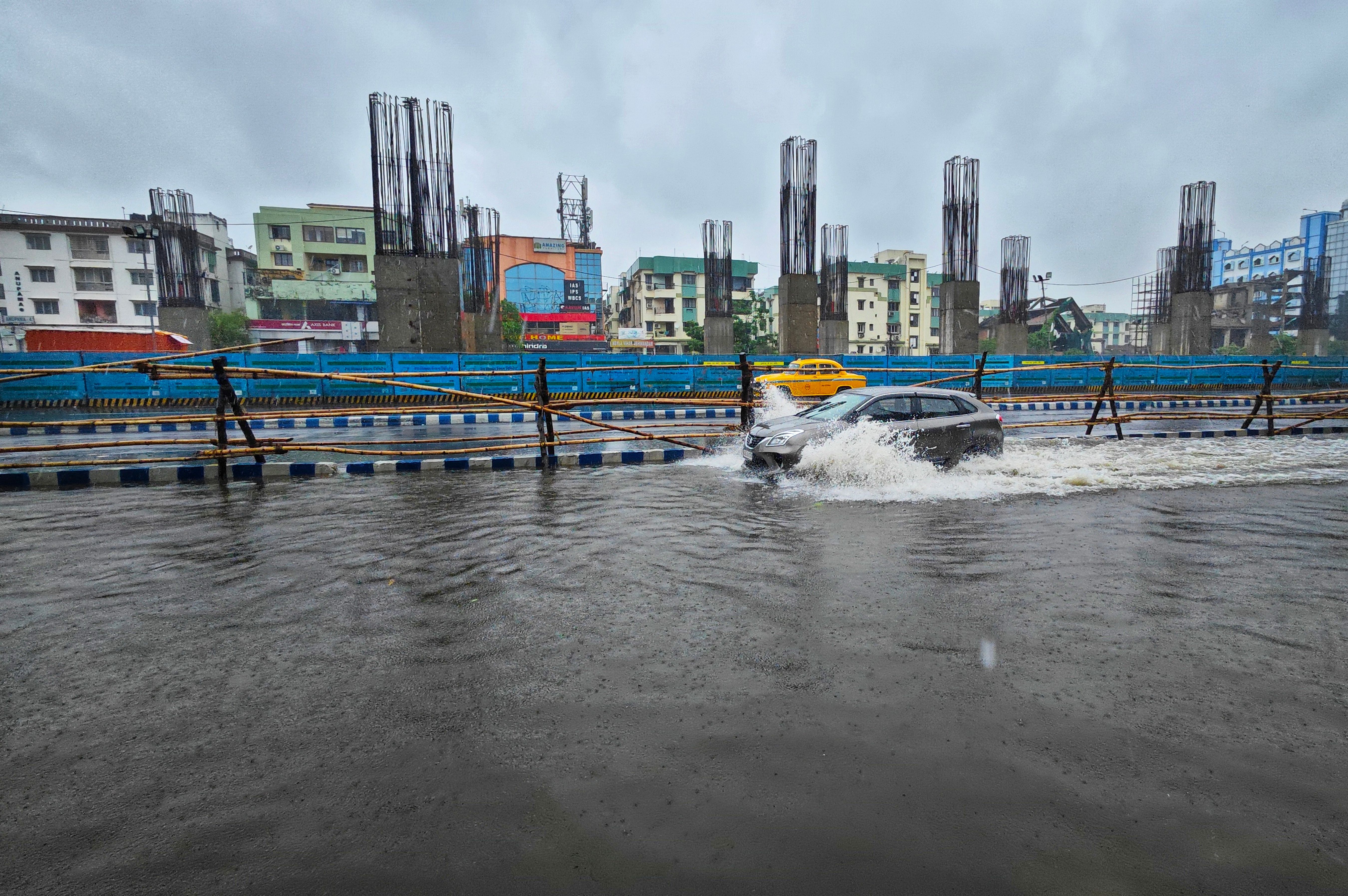 मध्य प्रदेश में मूसलाधार बारिश का कहर: नरसिंहपुर के अंडरपास में फंसी कार, चालक का सफल रेस्क्यू