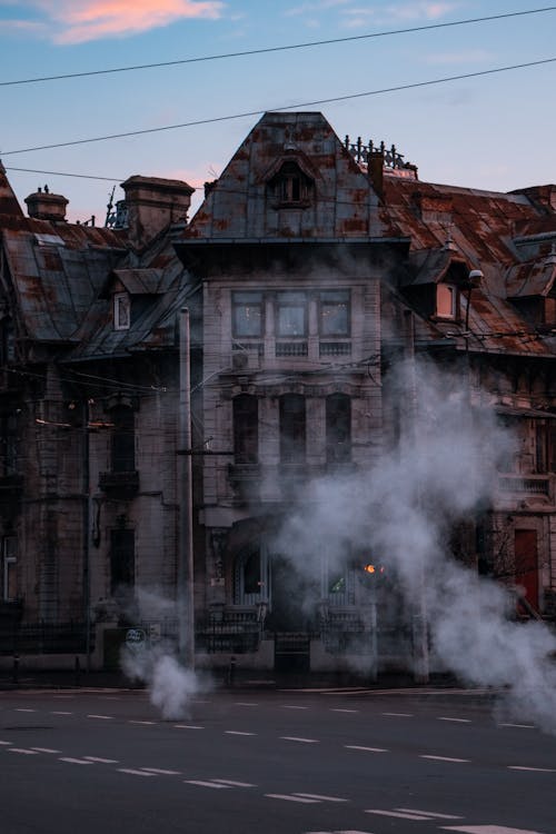 늙은, 담배를 피우다, 도시의 무료 스톡 사진