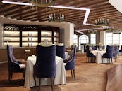 这家精致的豪华餐厅内，优雅的枝形吊灯与豪华座椅相得益彰，非常适合精致用餐