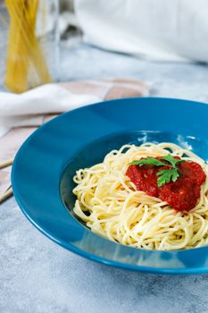Pâtes à grains entiers aux légumes rôtis