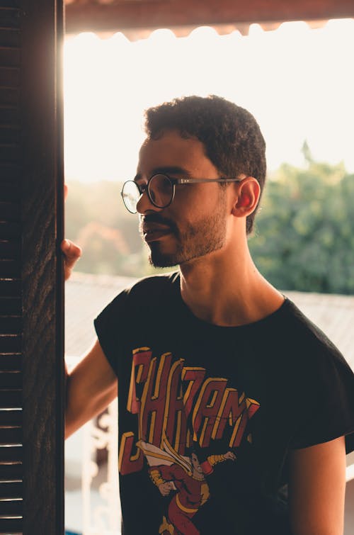 Free Shallow Focus Photo Of Man In Black Crew-neck T-shirt Stock Photo