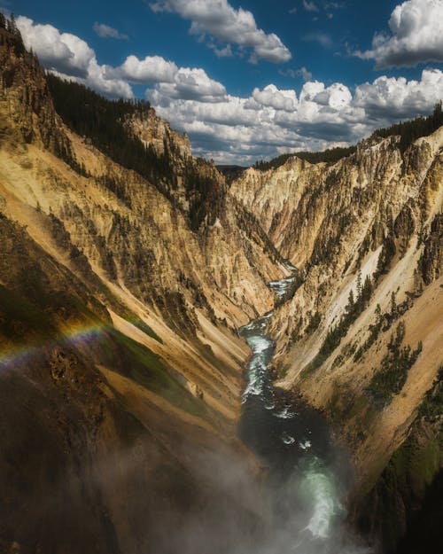 免费 多云的天空下的峡谷照片 素材图片