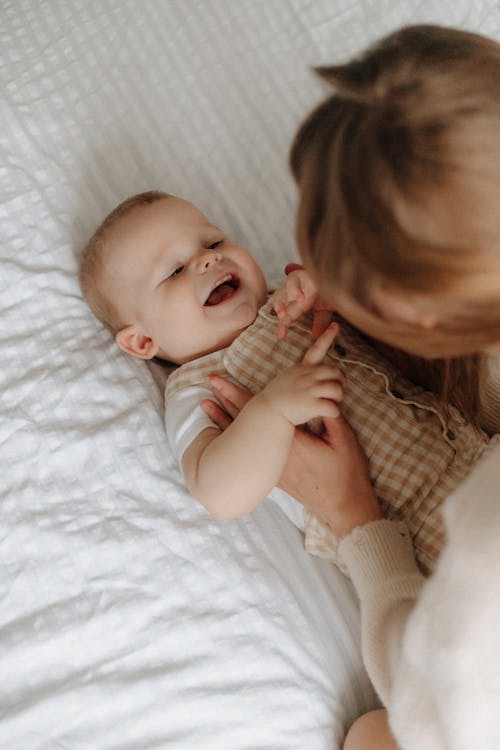 anne, bebek, çocuk içeren Ücretsiz stok fotoğraf