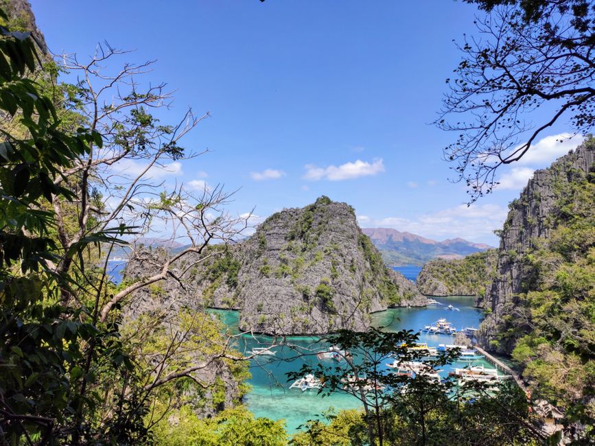 Experience the breathtaking beauty of Kayangan Lake amidst rock formations and clear waters.