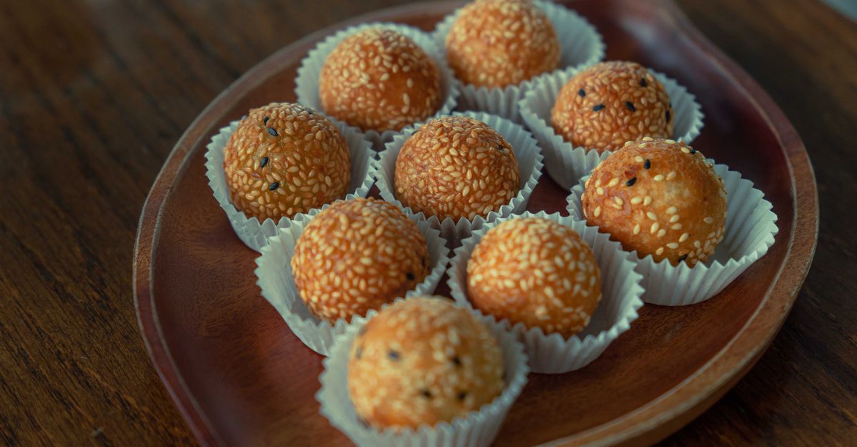Banh Ran Balls with Sesame · Free Stock Photo