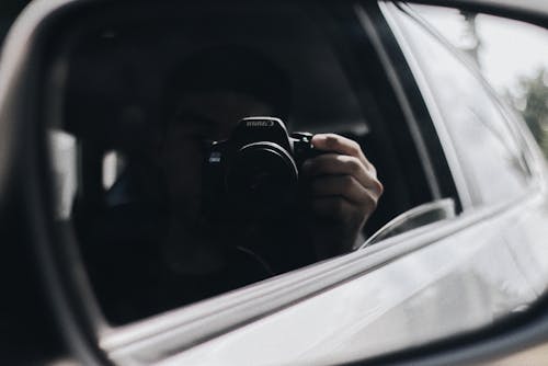 Бесплатное стоковое фото с автомобиль, автомобильное зеркало, автопортрет