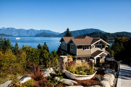 Luxury mountain cabin