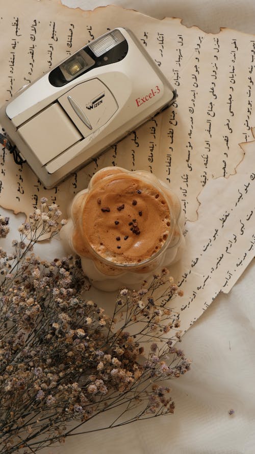 Darmowe zdjęcie z galerii z cappuccino, czekolada, drewno
