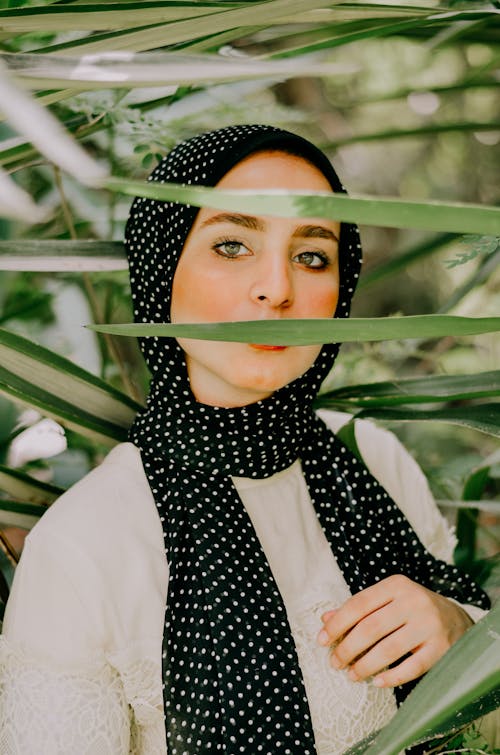 Kostenloses Stock Foto zu blumenmädchen, hijab, lebensstil