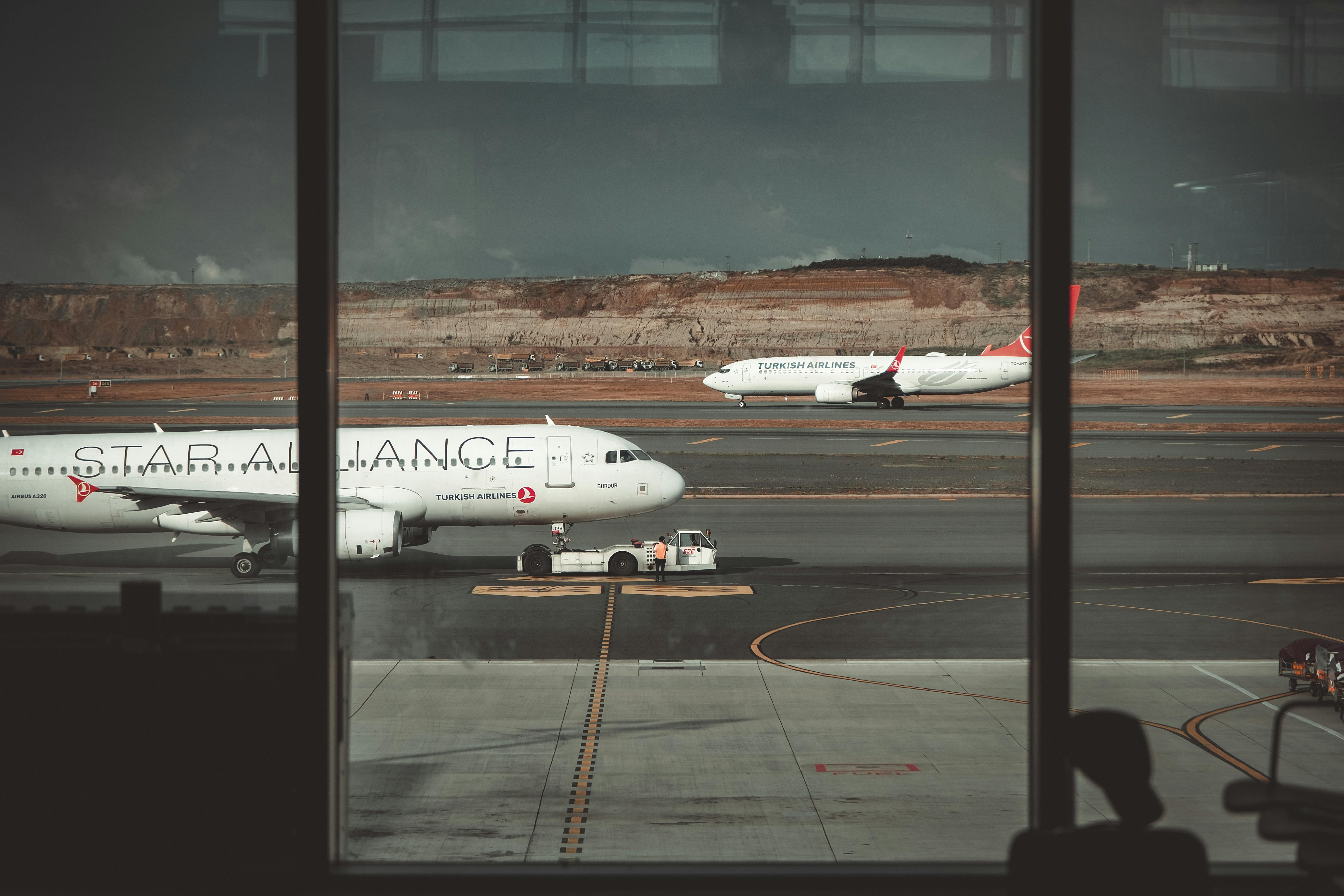 https://www.pexels.com/photo/airport-in-desert-26274856/