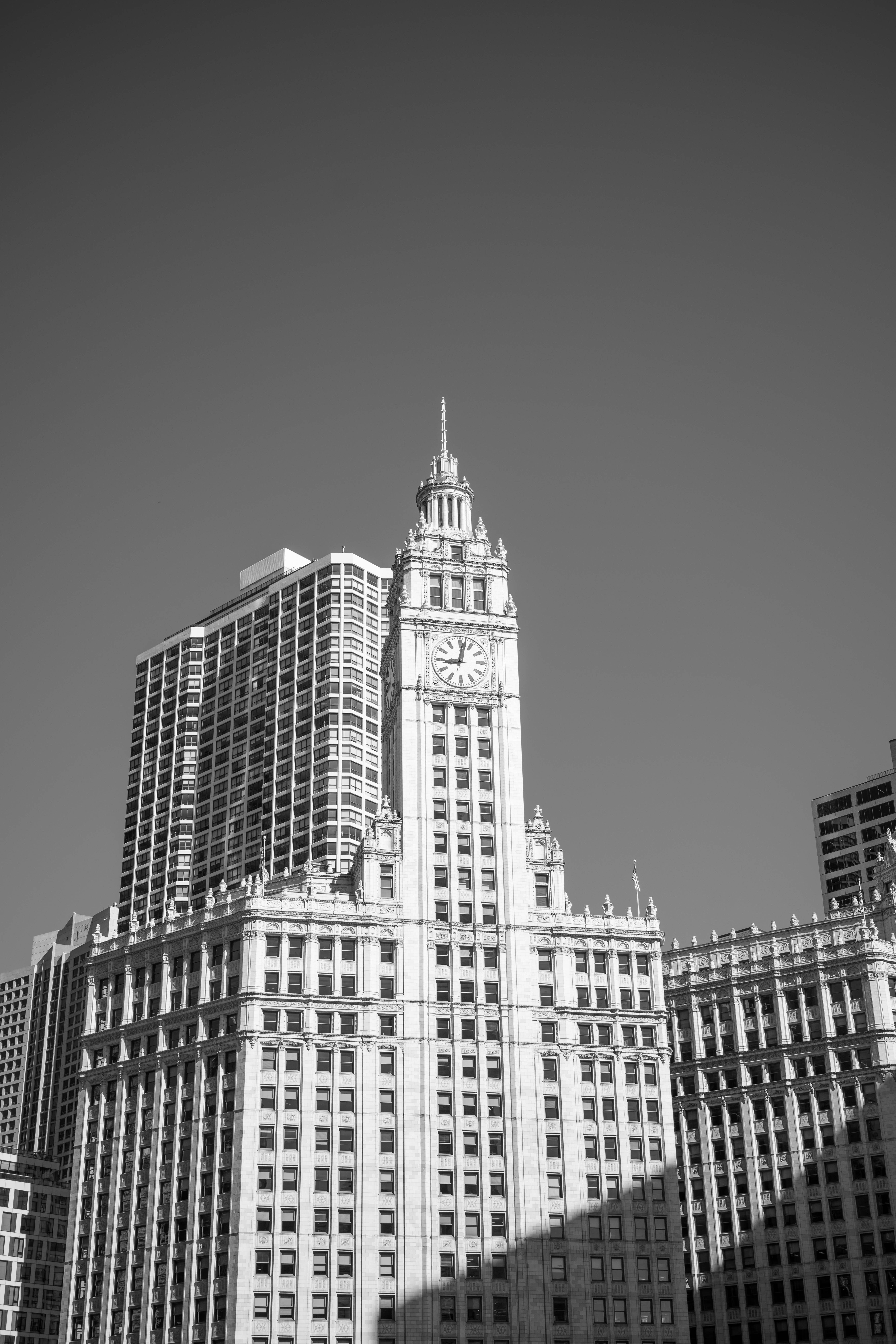 Black and white photo of the iconic Wrigley Building in Chicago with clear skies.