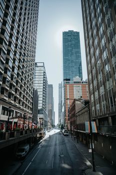 Explore the towering skyscrapers of downtown Chicago on a clear day with a vibrant cityscape.