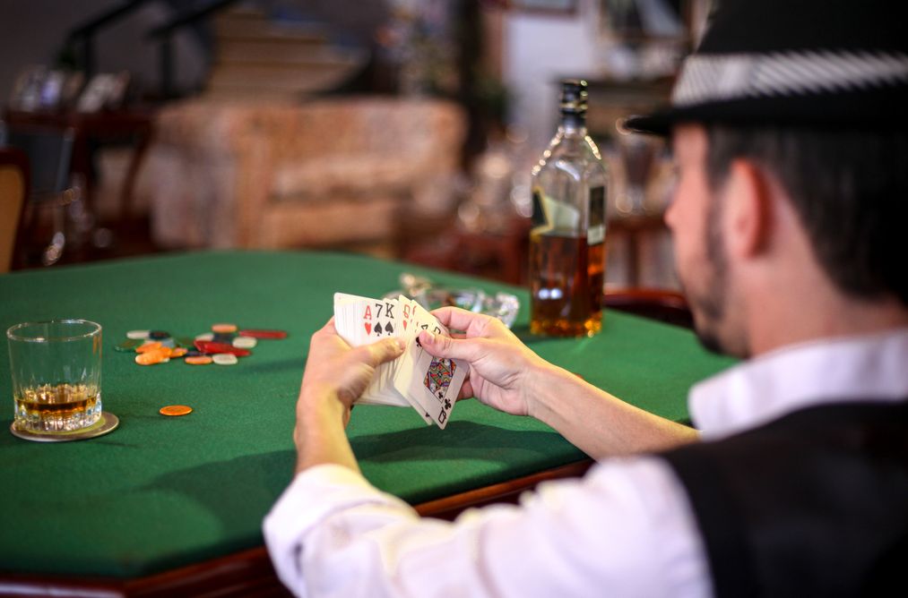 Online Casino: Spielautomaten und Live-Spiele im Überblick