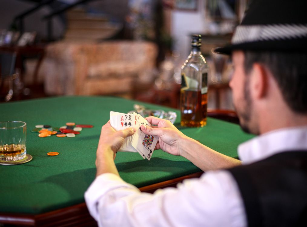Online Casino: Spielautomaten und Live-Spiele im Überblick