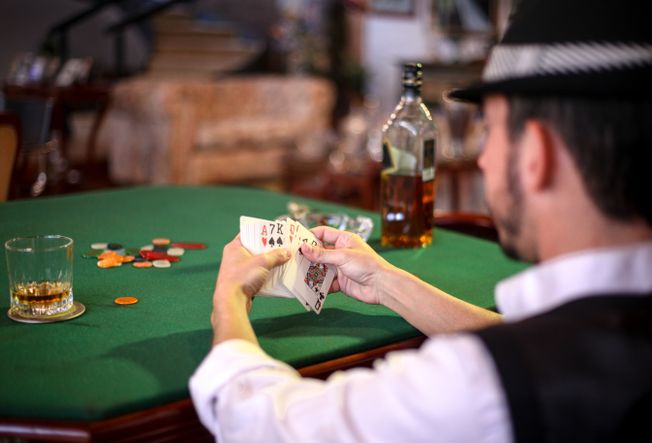 Online Casino: Spielautomaten und Live-Spiele im Überblick