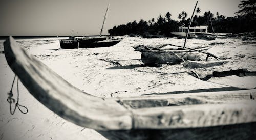 Foto profissional grátis de barcos, barcos de madeira, barcos na praia