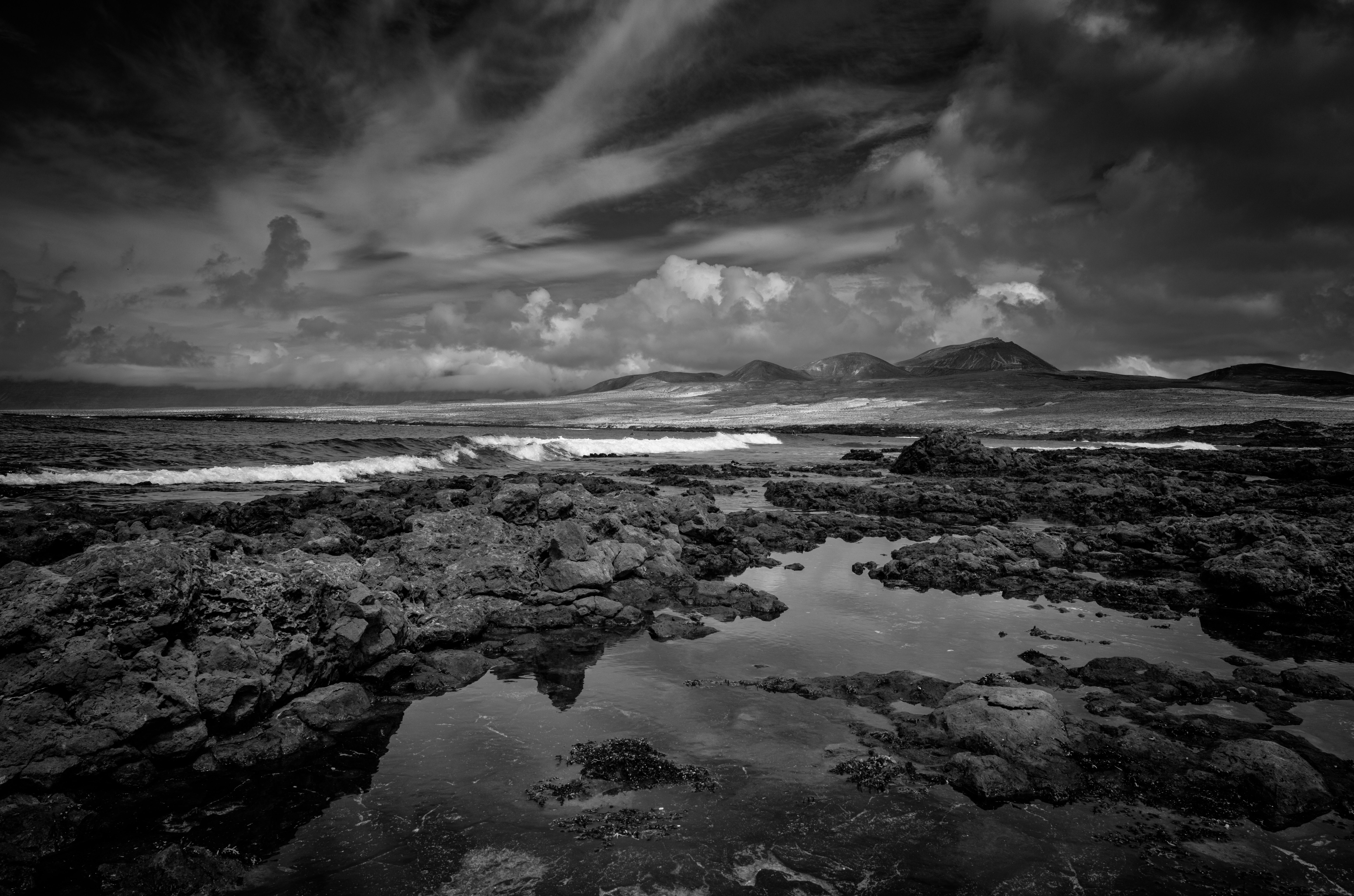 Rocky Shore in Black and White · Free Stock Photo