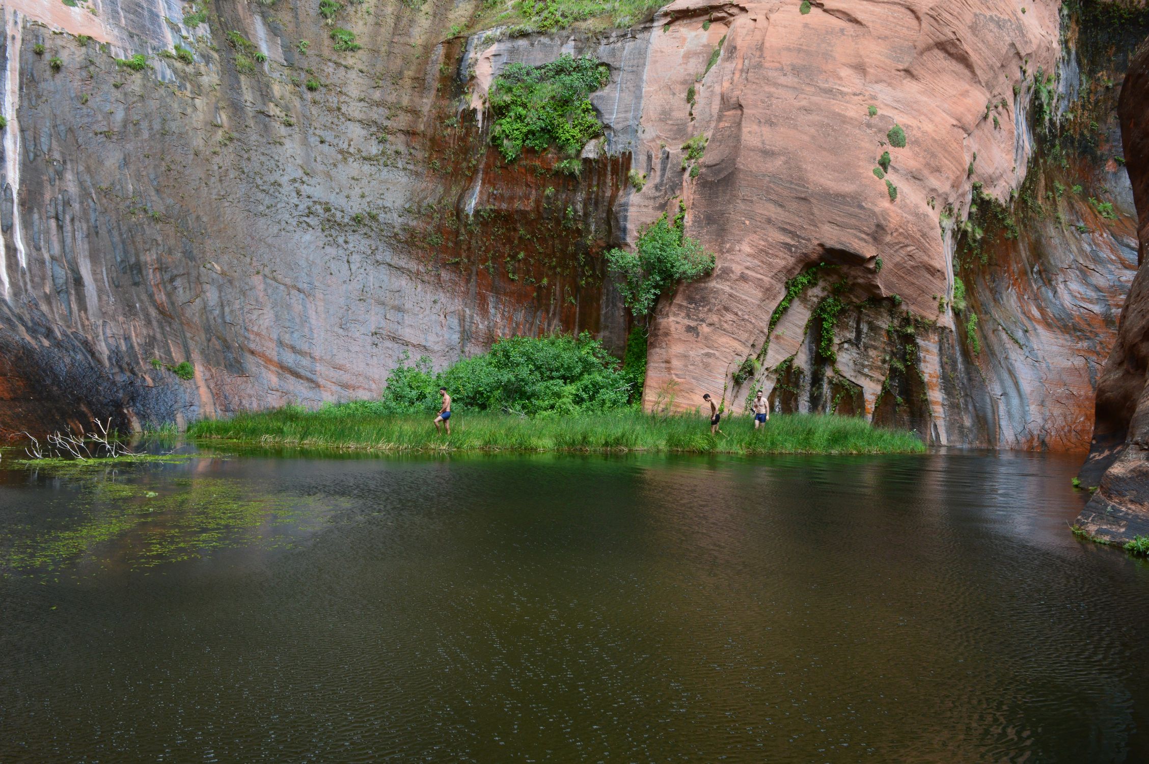 Beautiful natural landscape in Escalante Canyon, Utah with a calm lake and towering rock formations.