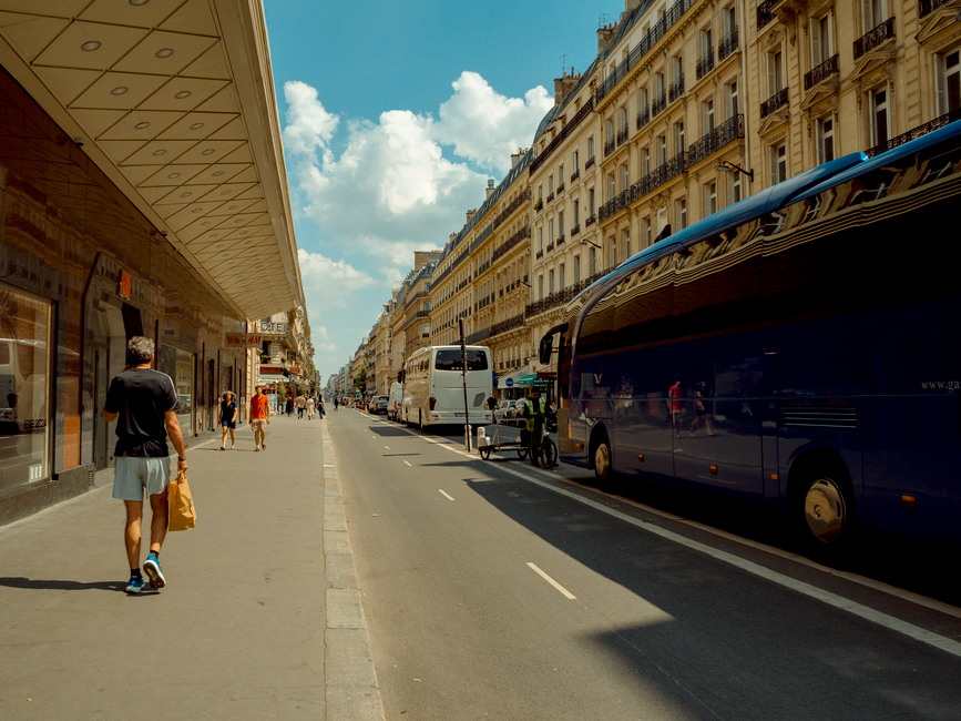 People dressed in light, stylish clothing on a summer day in Paris