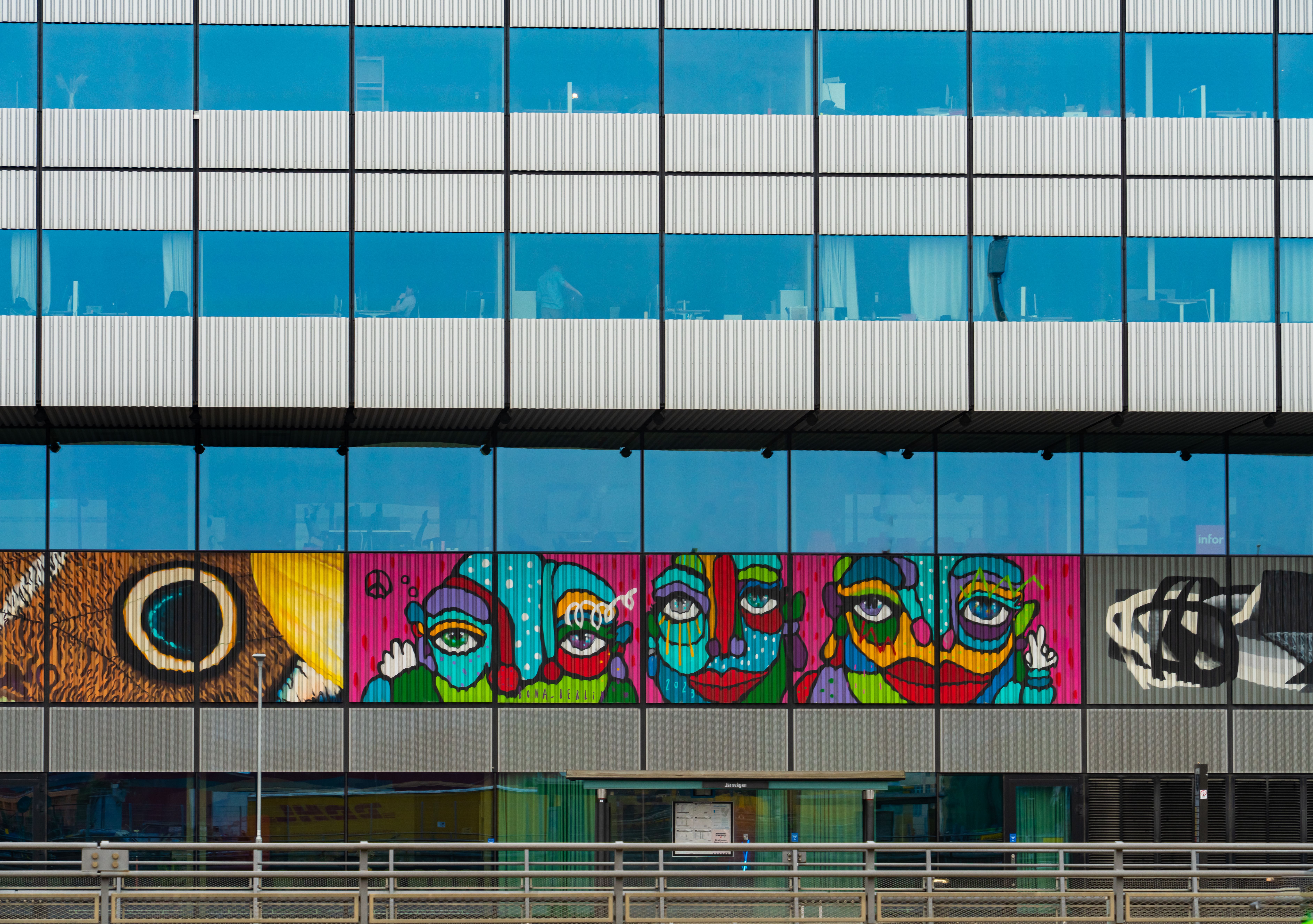 Graffiti on Wall of Office Building · Free Stock Photo