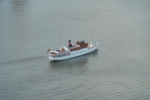 Foto d'estoc gratuïta de aigua, barca, ciutat