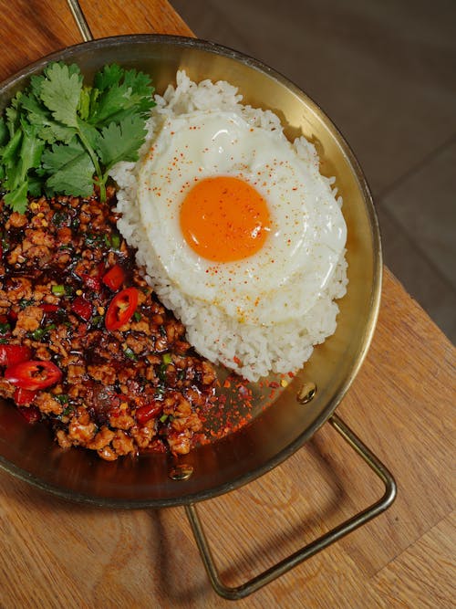 Free A pan with rice, eggs and vegetables Stock Photo