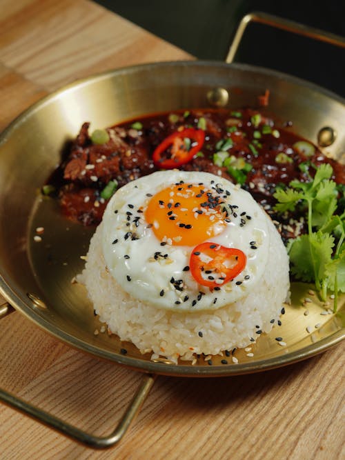 Free A plate with rice, meat and an egg on it Stock Photo