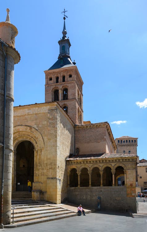 Kostnadsfri bild av claustro, claustro arquivoltado, iglesia