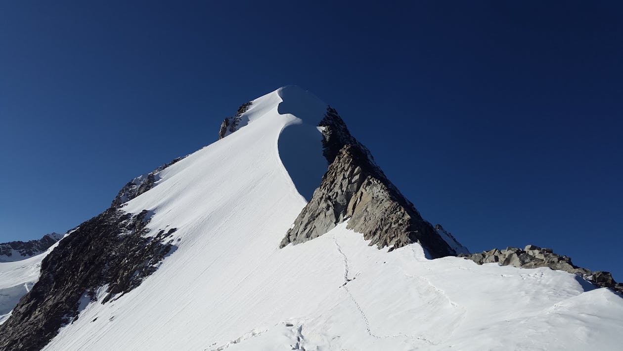 Foto d'estoc gratuïta de a l'aire lliure, alpí, alpinista