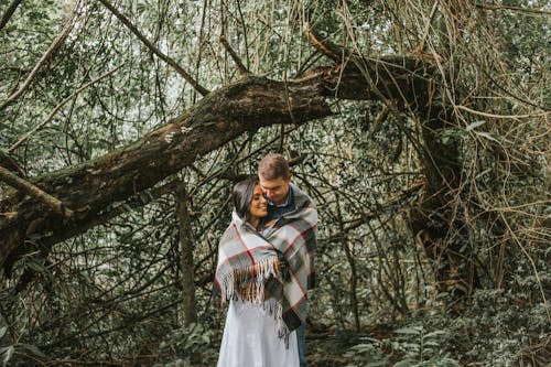 Man En Vrouw Knuffelen