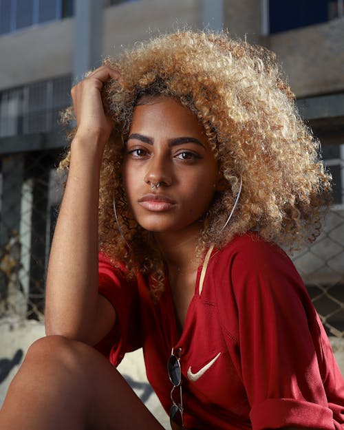 Free женщина в красном топе Nike Stock Photo