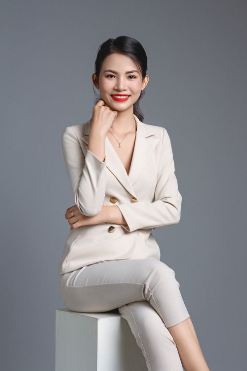 Portrait of a Woman Sitting · Free Stock Photo