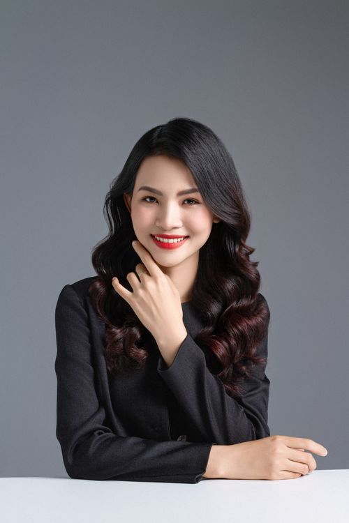 Free Studio portrait of an elegant smiling woman in a black outfit, showcasing beauty and confidence. Stock Photo