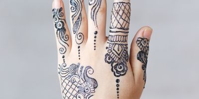 Choosing the Right Mehendi Artist