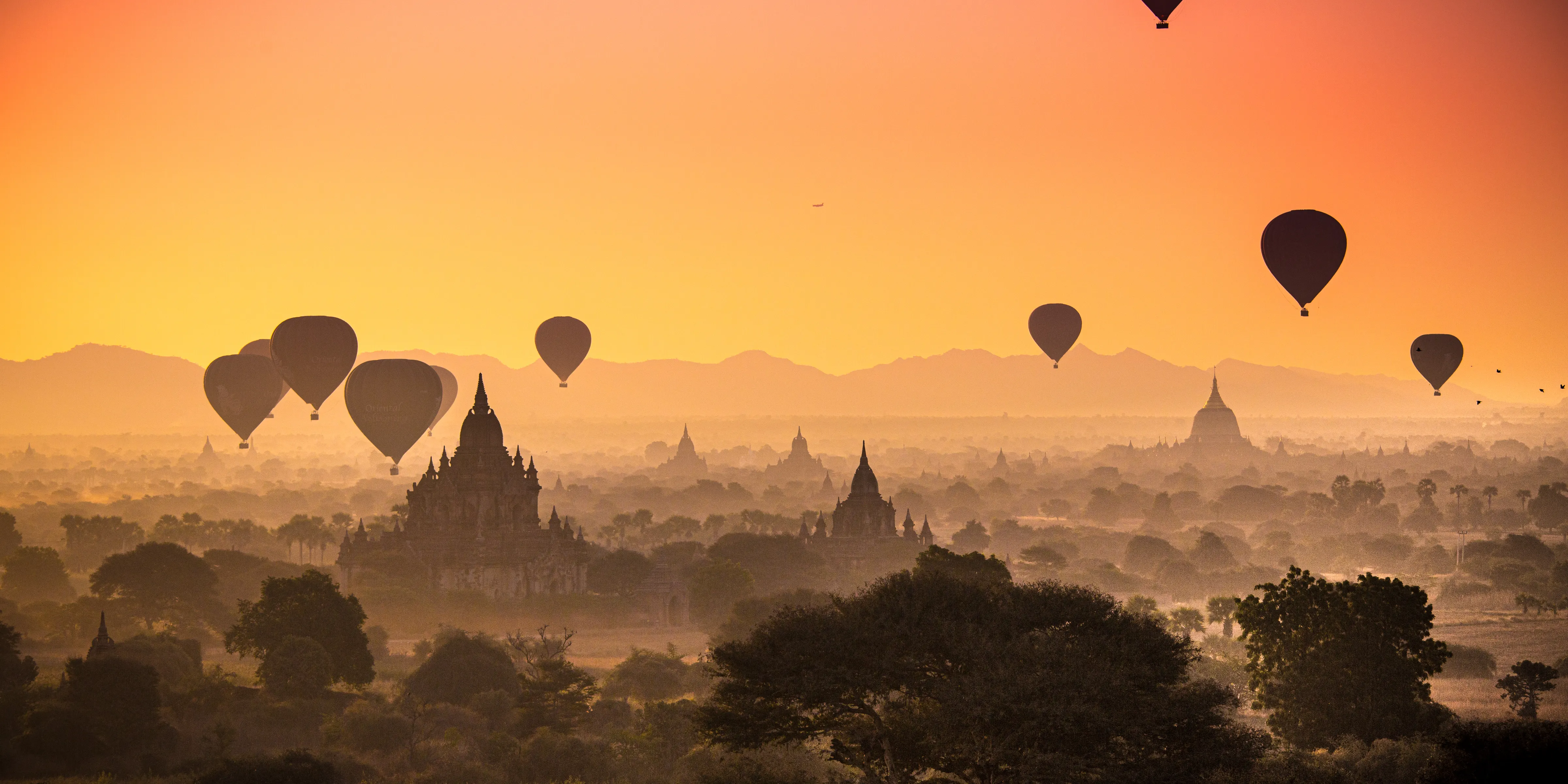 Bagan Premium Balloon Flight with Sparkling Wine Breakfast — photo 1