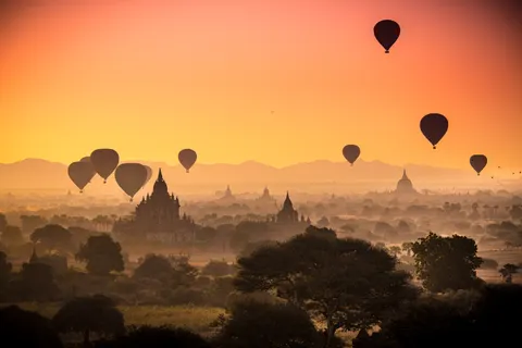Bagan Premium Balloon Flight with Sparkling Wine Breakfast