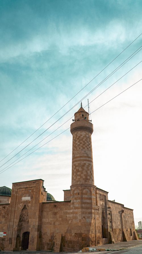 Free Vertical shot of Alaeddin Mosque and its minaret, showcasing Islamic architecture in Niğde, Turkey. Stock Photo