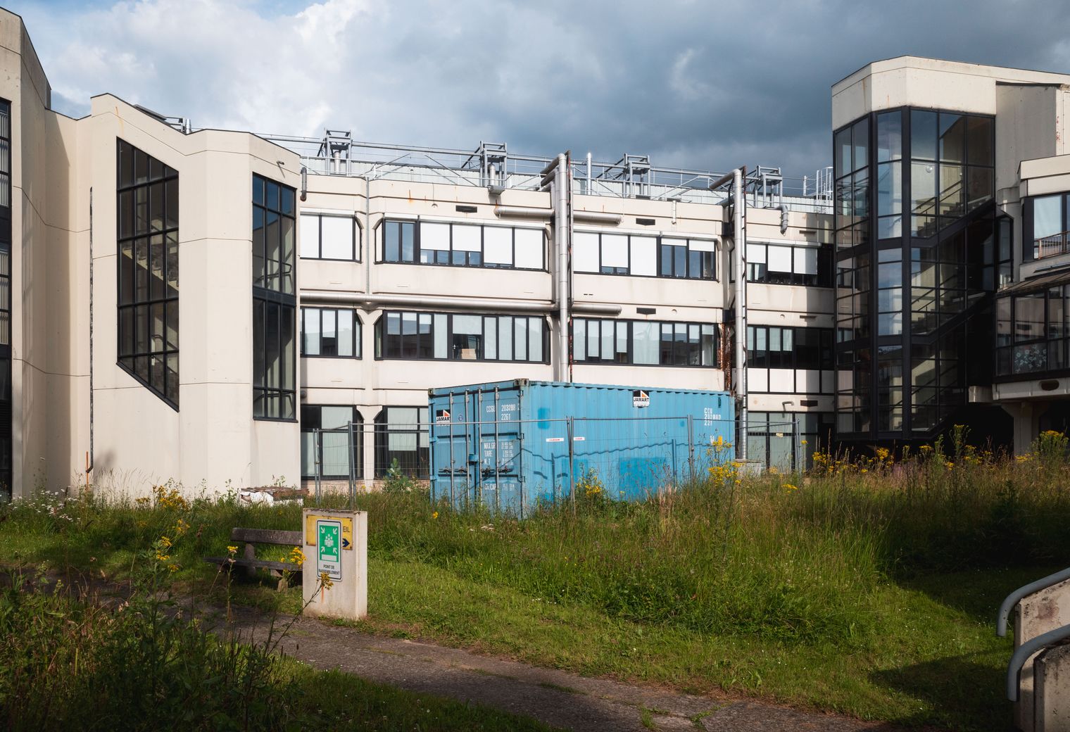 Bakers Arms — student move with boxes and a van