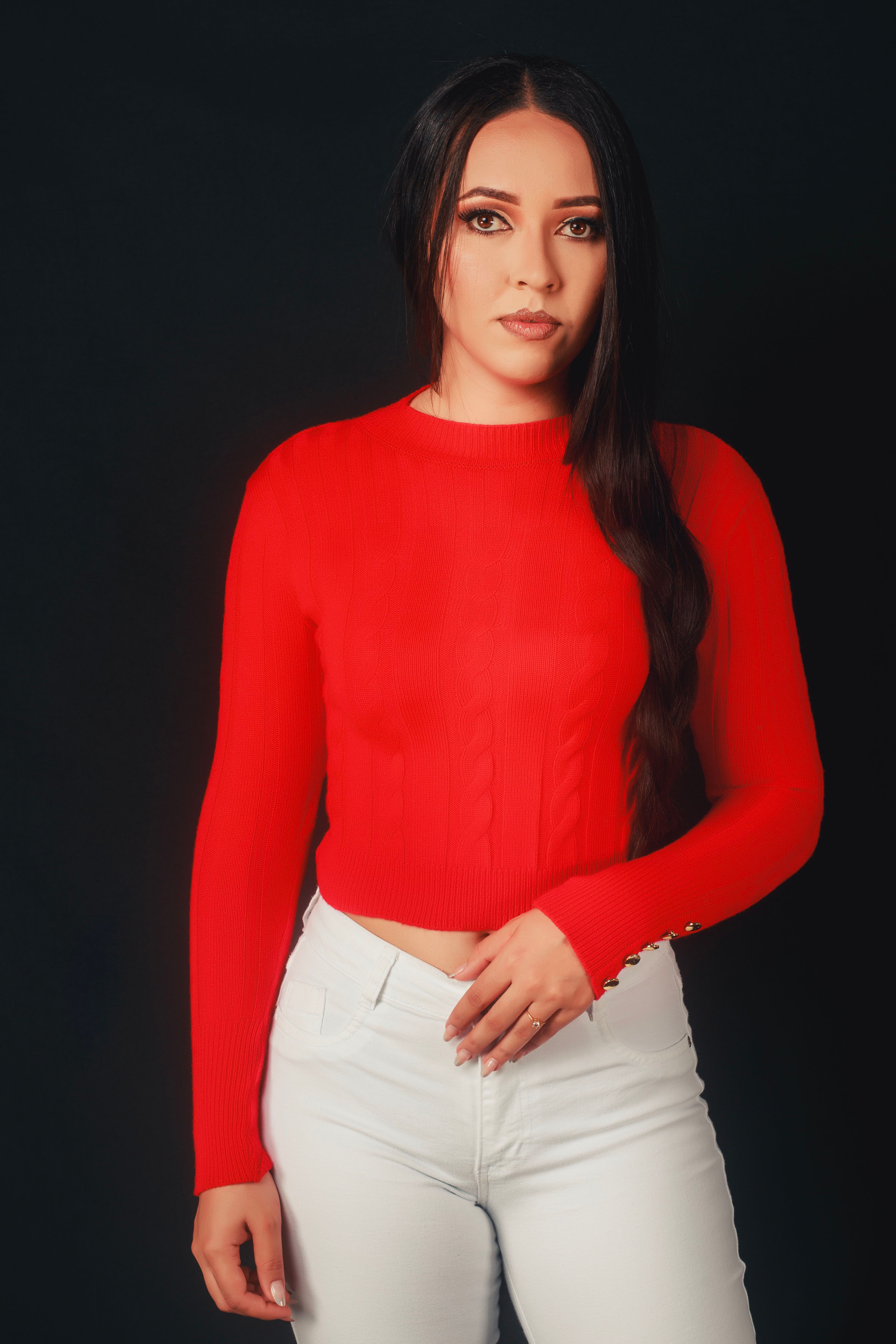 Woman wearing white jeans with a cranberry cashmere sweater