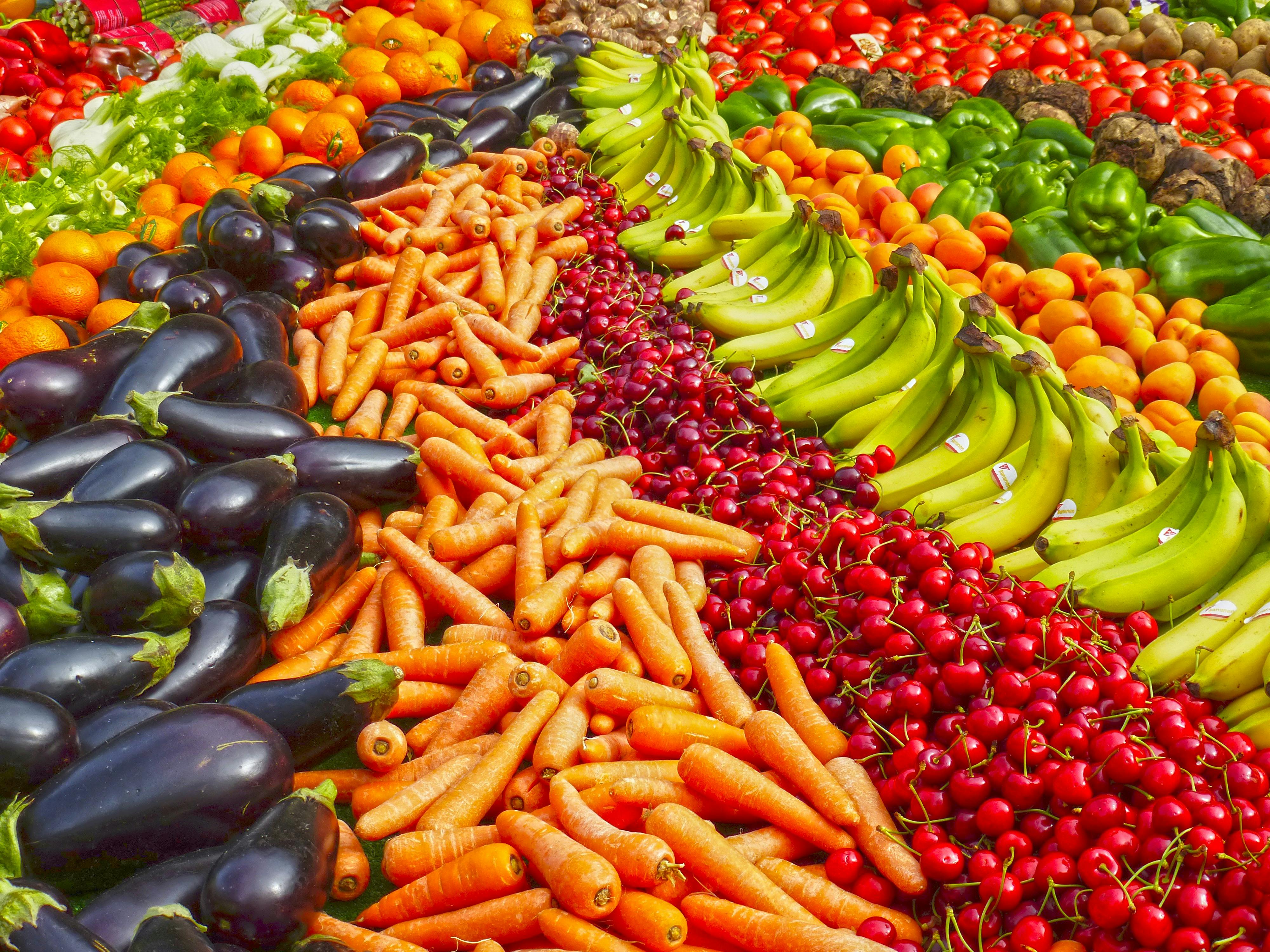 Légumes Frais Et Fruits Banque D'Images et Photos Libres De Droits. Image  81386929