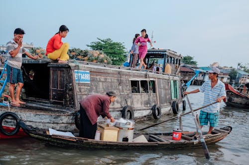 Kostenloses Stock Foto zu schwimmender markt, vietnam