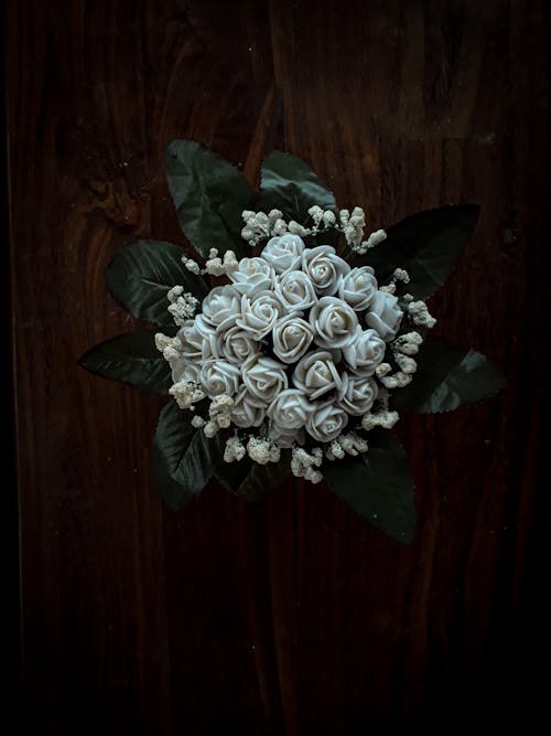Gratis Bouquet Di Rose Bianche Artificiali Foto a disposizione