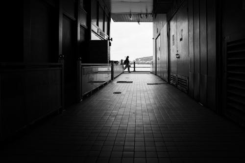 Foto d'estoc gratuïta de abandonat, arquitectura, blanc i negre