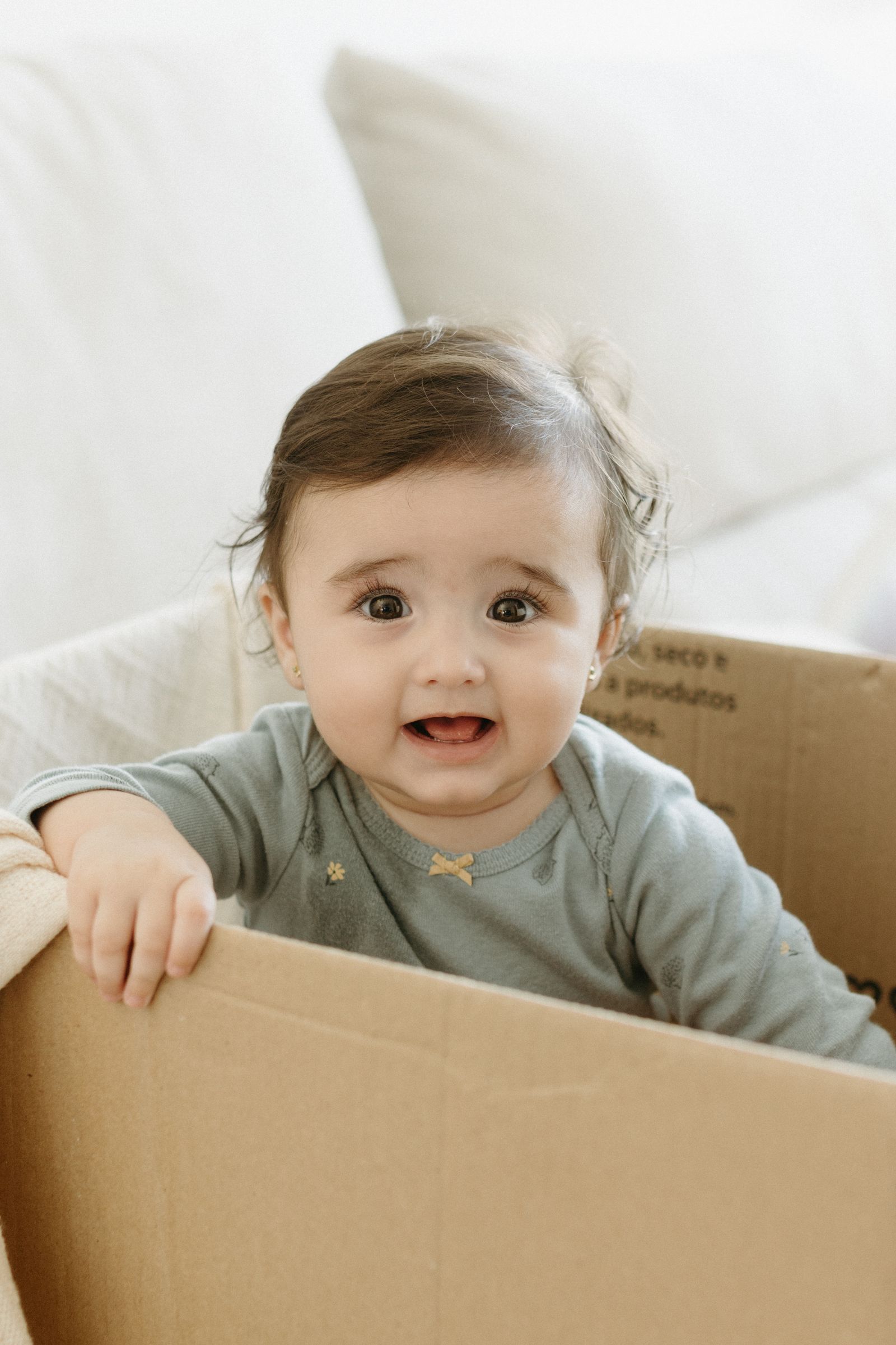 Little Girl in a Box · Free Stock Photo